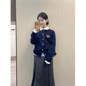 春季英伦学院风针织衫 女式短款宽松上衣 徽章刺绣羊毛开衫 毛衣外套